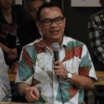 Emil Digembosi Spanduk Lewat Baliho