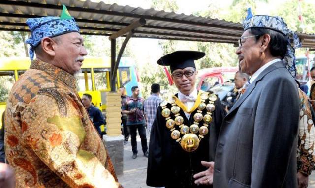 Demiz Pertimbangkan Demokrat Demiz Pertimbangkan Demokrat