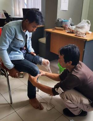 Dinsos Bagikan Kaki Palsu untuk Difabel Dinsos Bagikan Kaki Palsu untuk Difabel