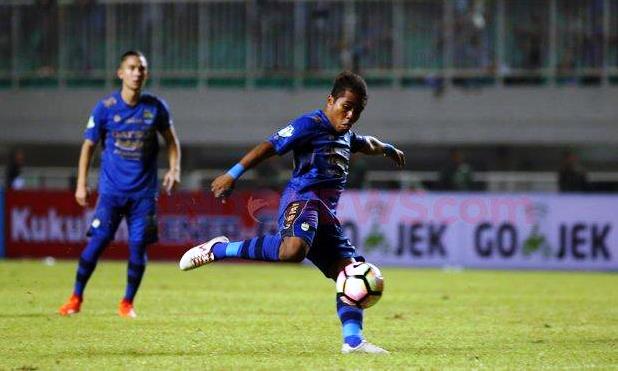 Billy Masih Betah Main di Persib