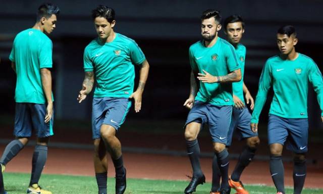 Penggawa Timnas Tampil di Tribute Match Choirul Huda