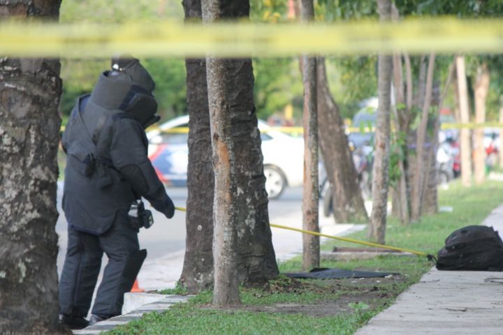 Warga Panik Temukan Tas Mencurigakan