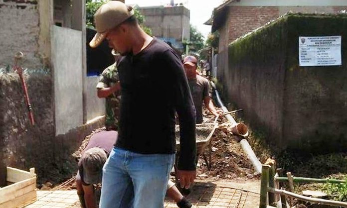 Sungai Cikeruh Sering Meluap, Pemdes Mekargalih Lakukan Betonisasi