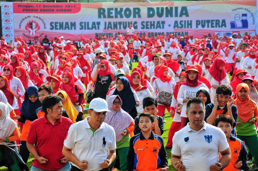 15 Ribu Orang Serentak Senam Silat Jantung Sehat