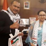 Kisah-Kisah di Balik Syal Solidaritas Palestina