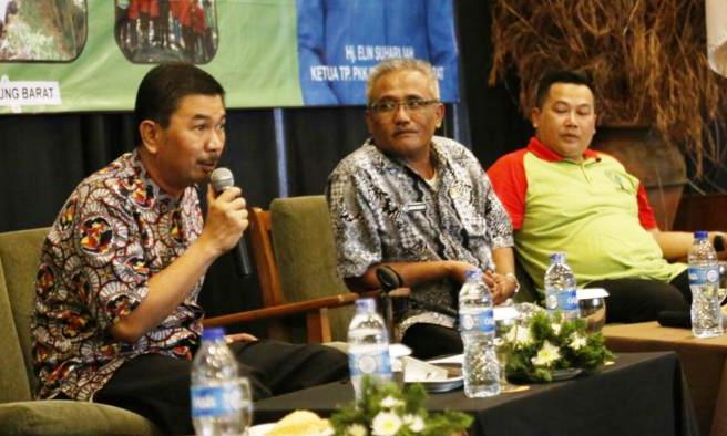 Beri Apresiasi Kenaikan Gaji Petugas Kebersihan Beri Apresiasi Kenaikan Gaji Petugas Kebersihan