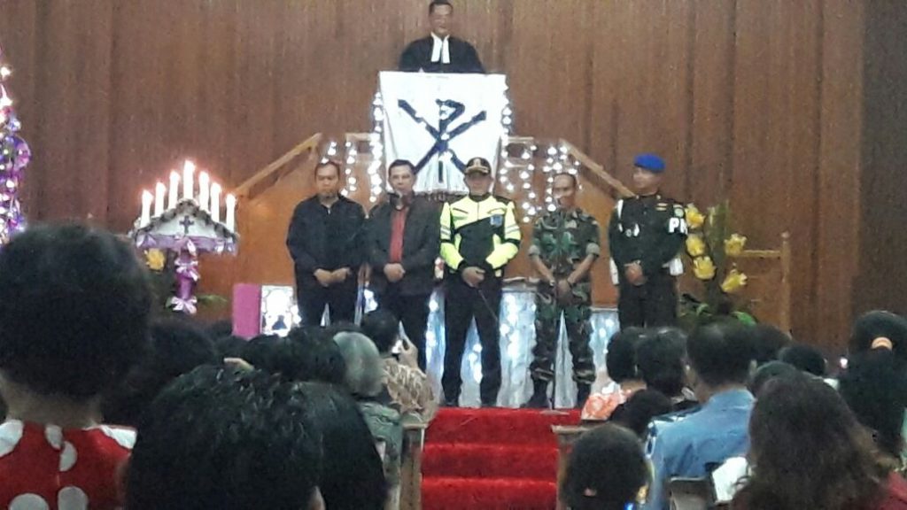 Dibonceng Kapolres Ajay Pantau Keamanan Gereja