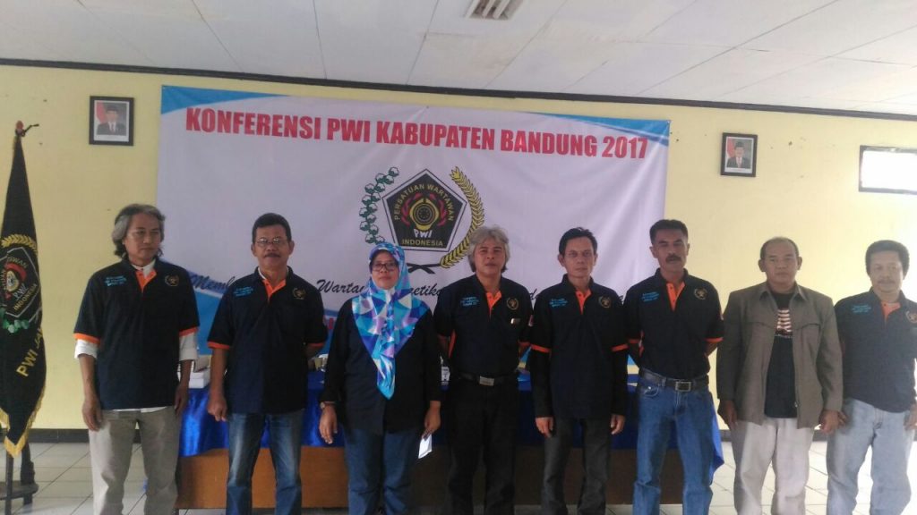 Konferensi PWI Kabupaten Bandung Kukuhkan Rahmat Sudarmaji Sebagai Ketua periode 2017 2020