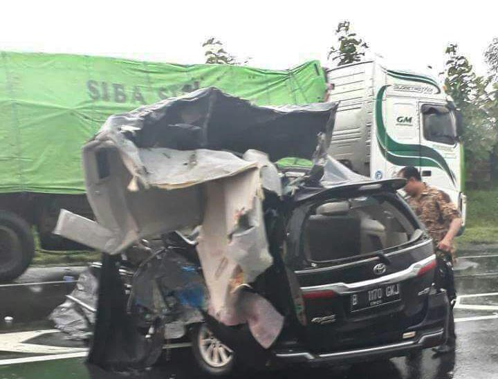 Istri Bupati Pidie Tewas di Tol Cipali Istri Bupati Pidie Tewas di Tol Cipali