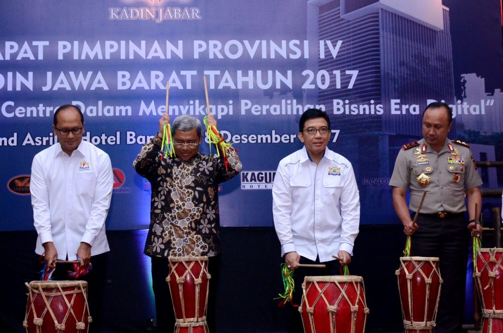 Gubernur Jawa Barat Dorong Dongkrak Perekonomian Dunia Usaha
