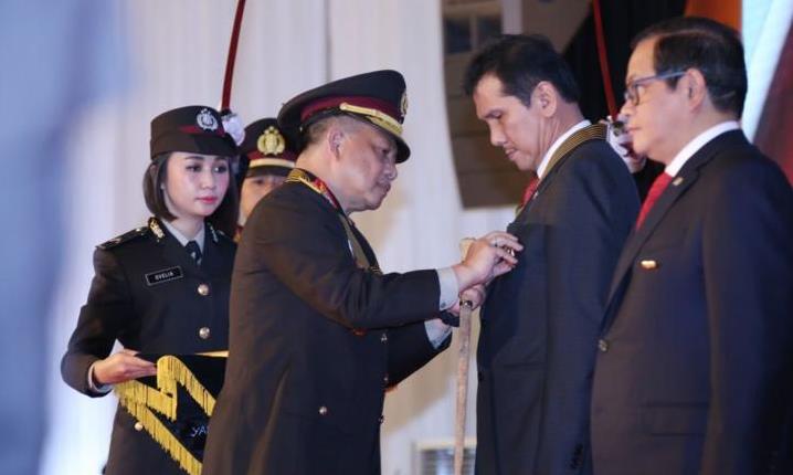 Dianugerahi Bintang Bhayangkara Utama Dianugerahi Bintang Bhayangkara Utama