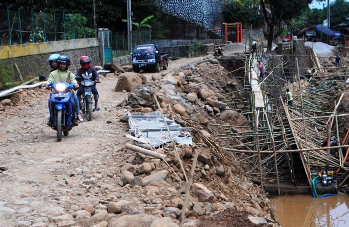 Proyek Banyak yang Molor