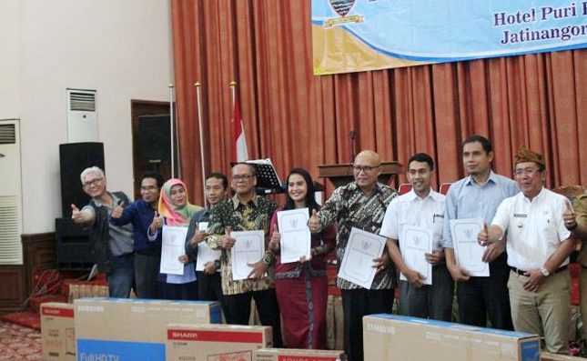 Pemda Beri Penghargaan Kepada Wajib Pajak