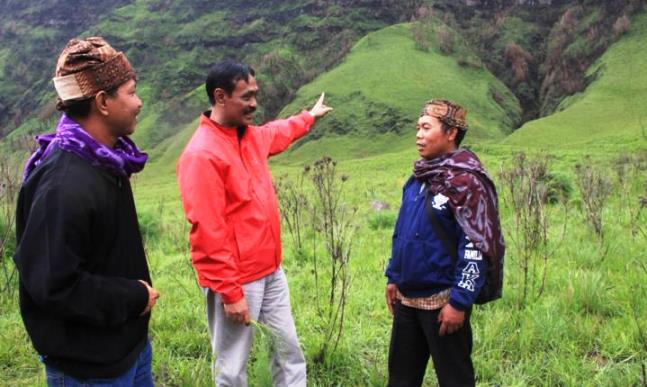 Cari lewat Wangsit, Bangun dengan Dana Desa