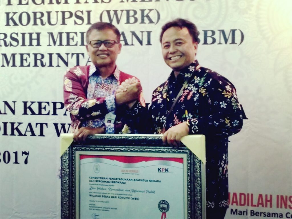 Putra Sumedang Wujudkan Biro HUKIP Kementerian PANRB Raih Predikat WBK Putra Sumedang Wujudkan Biro HUKIP Kementerian PANRB Raih Predikat WBK