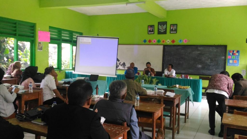 Kepala Sekolah Pilih Walkout Saat Sosialisasi Permendiknas Kepala Sekolah Pilih Walkout Saat Sosialisasi Permendiknas