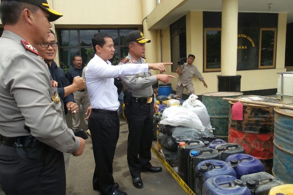Ribuan Bahan Baku Pertalite Oplosan Disita Polda Jabar