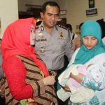 Bayi yang Dibuang Dirawat Bidan Desa