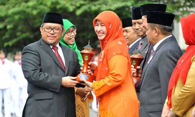 Guru Pertama Anak Bangsa