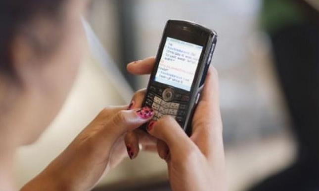 Transaksi SMS Banking Naik 18 Persen Transaksi SMS Banking Naik 18 Persen