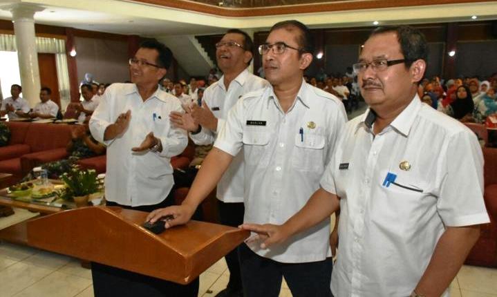 Kampung KB “Senjata Pamungkas” Masalah Kependudukan Kampung KB “Senjata Pamungkas” Masalah Kependudukan