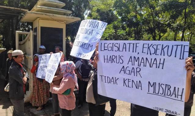 Pedagang Tuntut Pengembalian Uang PNC Pedagang Tuntut Pengembalian Uang PNC