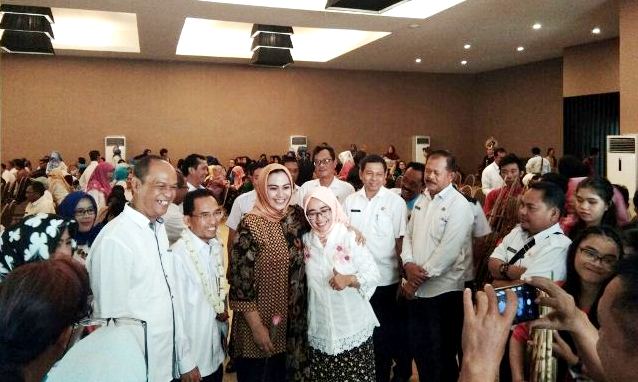 Peduli Pendidikan, Ratusan Orang Tua Siswa Raih Penghargaan Pemkab Peduli Pendidikan, Ratusan Orang Tua Siswa Raih Penghargaan Pemkab