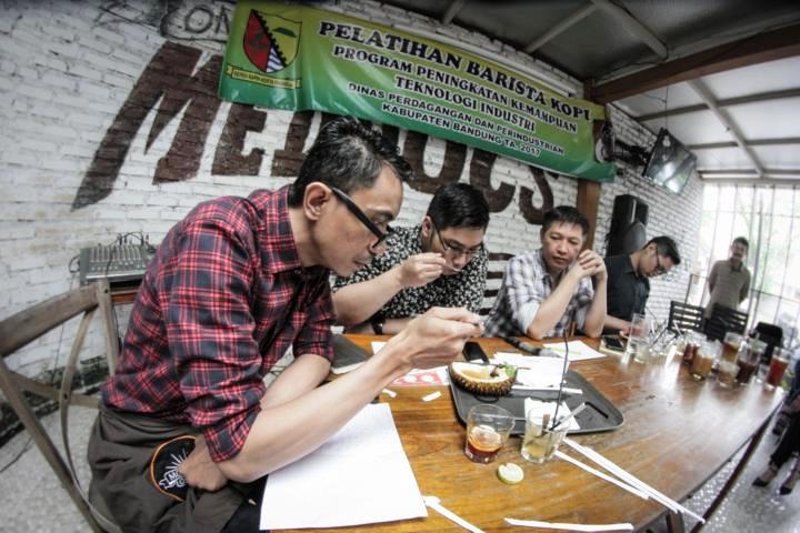 Petani Dilatih Cara Mengelola Kopi