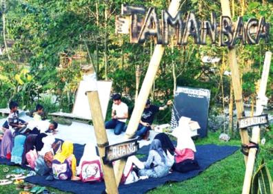 Belajar dan Berdonasi di Sekolah Anak Kali Citarum