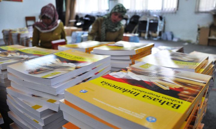 Sekolah Jual Buku, Disdik Bilang Wajar Sekolah Jual Buku, Disdik Bilang Wajar