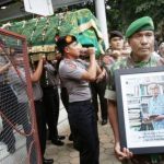Makan Nasi Bungkus sebelum Rapat Redaksi