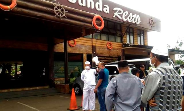 Darmaga Sunda Resto di Demo Warga