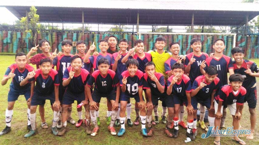 HU Hatta Ciptakan Bibit Pesepakbola Berprestasi HU Hatta Ciptakan Bibit Pesepakbola Berprestasi