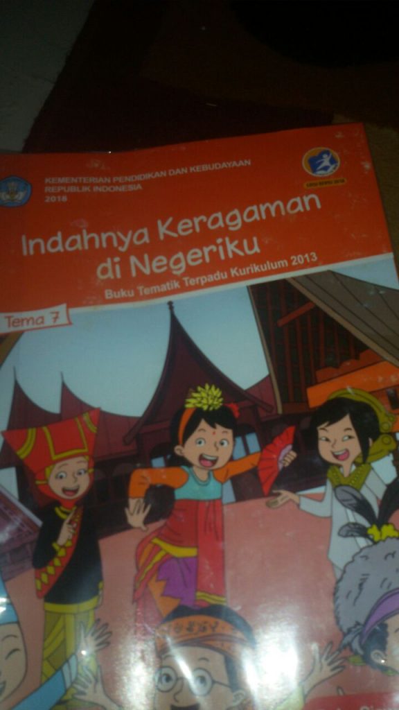 Ortu Siswa Ngeluh, Wajib Beli Buku Paket Ortu Siswa Ngeluh, Wajib Beli Buku Paket