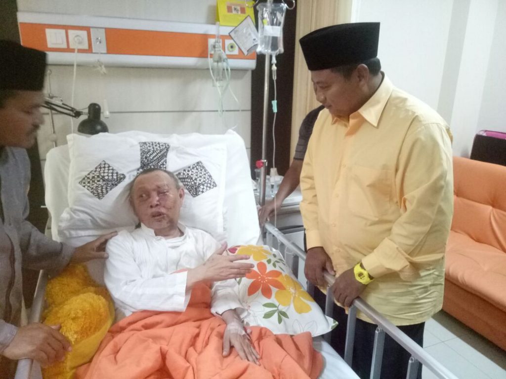 Jenguk Mama Santiong, Uu Minta Kapolda Jabar Tuntaskan Kasus