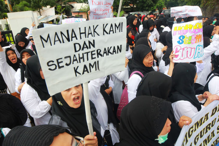 Guru Honorer Pertanyakan Dana Hibah