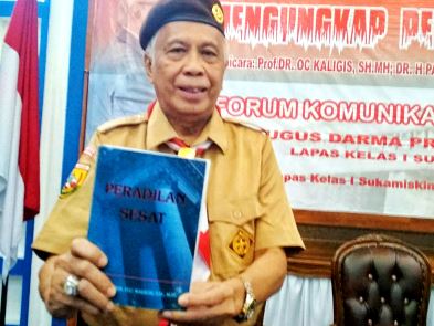Kritisi KPK Lewat Buku Kritisi KPK Lewat Buku