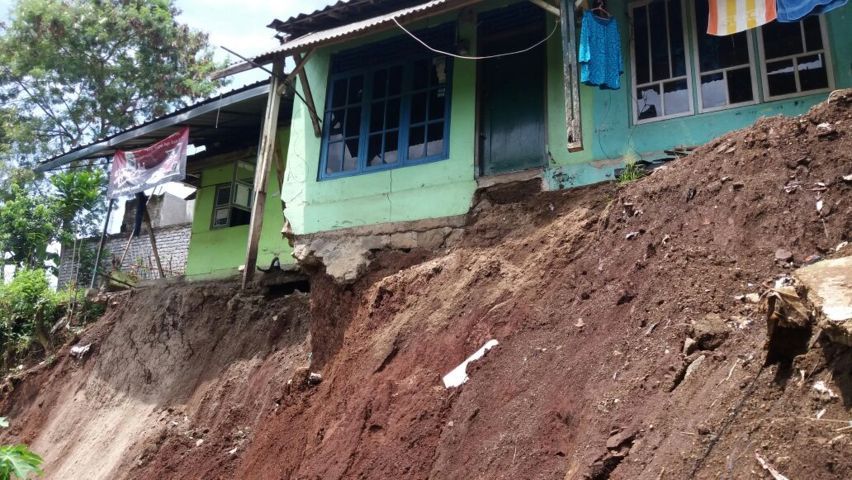 Pemkab Relokasi Dampak Longsor