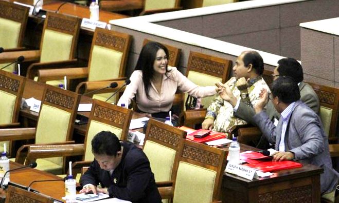 DPR Jangan Mengadu Domba