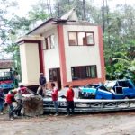 Pohon Tumbang Rusak Gapura Tangkubanparahu