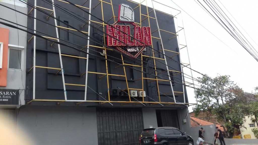 Sore Disegel Malam Tetap Beroperasi