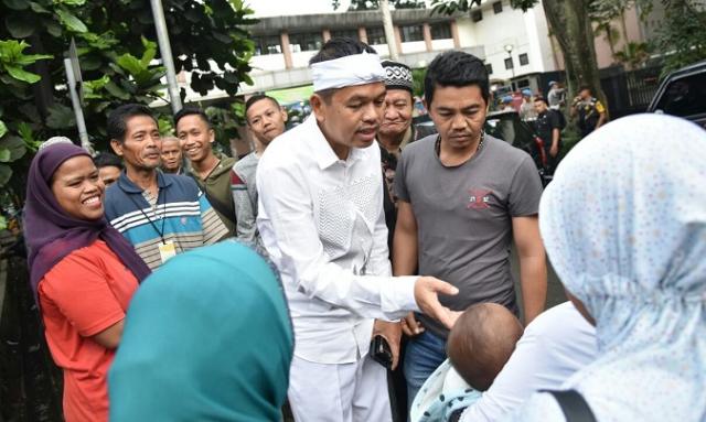 Foto Bareng Tidak Sengaja, Diakui Dedi Datang ke Rumah untuk Bertamu Foto Bareng Tidak Sengaja, Diakui Dedi Datang ke Rumah untuk Bertamu