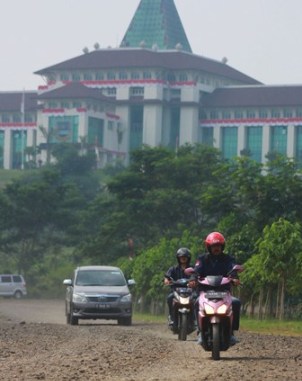 Lahan Dewan Masih Ngutang
