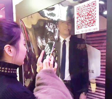 Pacar Sewaan Temani Belanja di Tiongkok Pacar Sewaan Temani Belanja di Tiongkok