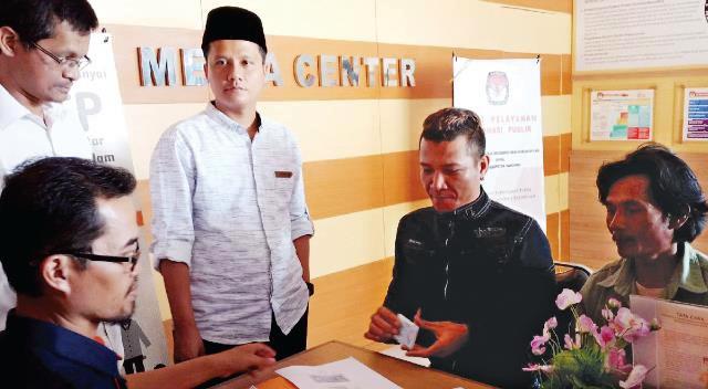 Larang Selfie Bareng Paslon