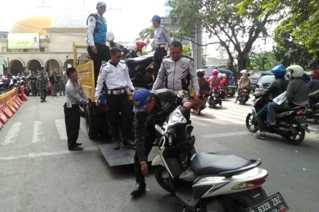 Parkir Liar Bikin Macet, Sehari Ditindak 25 Kendaraan