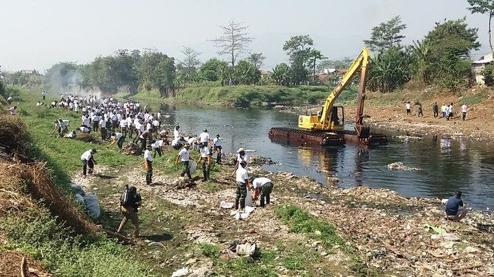 Delapan Perusahaan Ini Diduga Buang Limbah ke Citarum