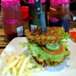 Nikmati Sensasi Yamien Burger dan Pizza