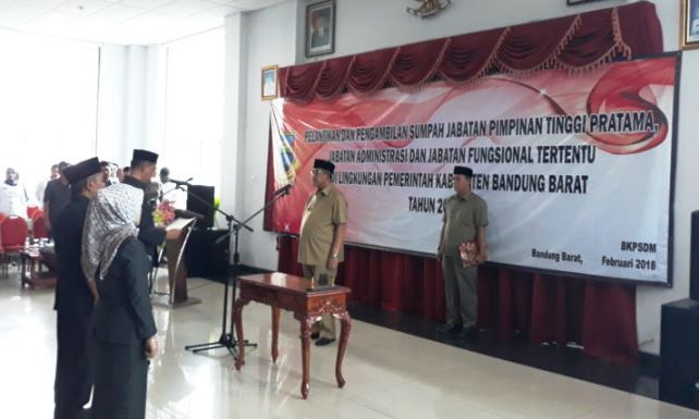Diakhir Jabatan Bupati Lantik 3 Pejabat Baru Diakhir Jabatan Bupati Lantik 3 Pejabat Baru