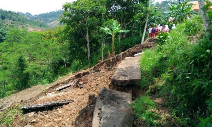 Jembatan Penghubung 2 Desa Terputus